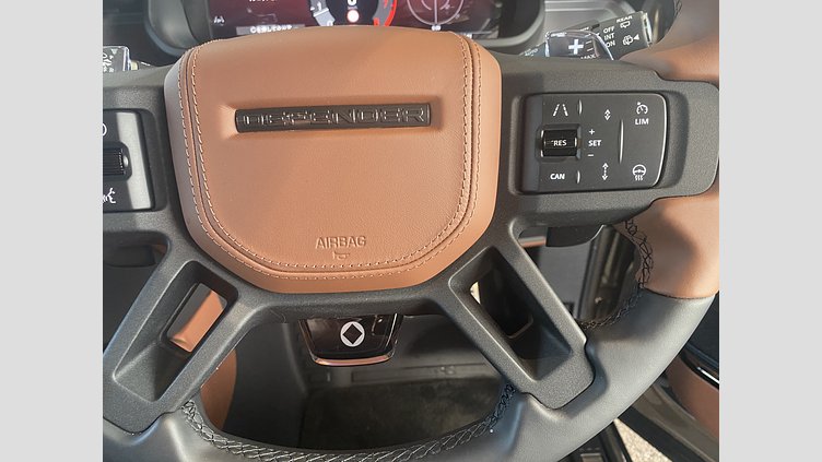 2025 認定中古車 Land Rover Defender 110 ペトラカッパー P635 ガソリンV8マイルドハイブリッド OCTA