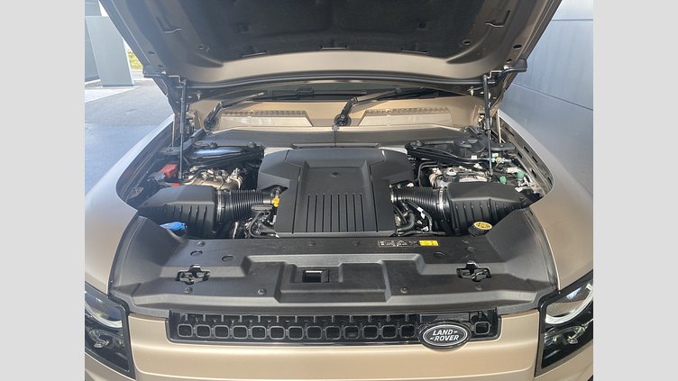 2025 認定中古車 Land Rover Defender 110 ペトラカッパー P635 ガソリンV8マイルドハイブリッド OCTA