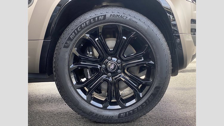 2025 認定中古車 Land Rover Defender 110 ペトラカッパー P635 ガソリンV8マイルドハイブリッド OCTA