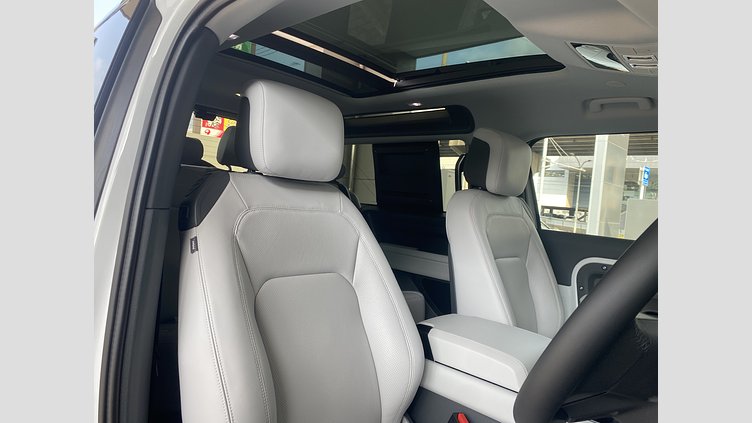 2024 認定中古車 Land Rover Defender 90 フジホワイト D350 ディーゼルマイルドハイブリッド X-Dynamic HSE