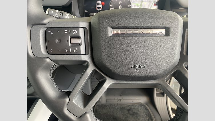 2024 認定中古車 Land Rover Defender 90 フジホワイト D350 ディーゼルマイルドハイブリッド X-Dynamic HSE