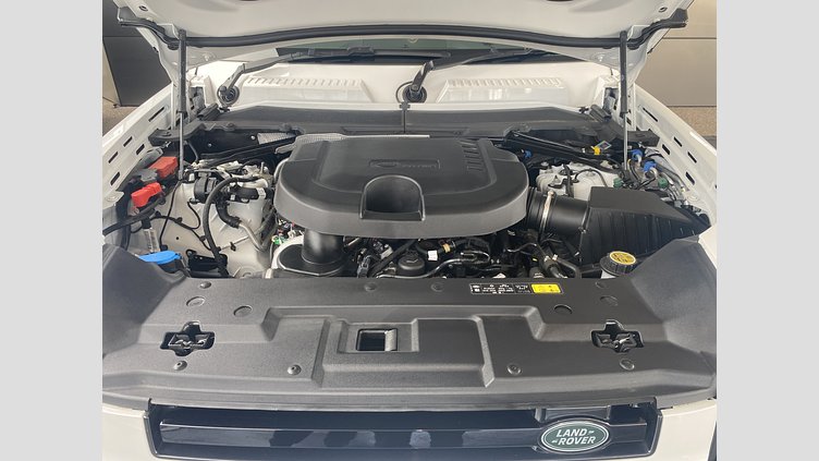 2024 認定中古車 Land Rover Defender 90 フジホワイト D350 ディーゼルマイルドハイブリッド X-Dynamic HSE