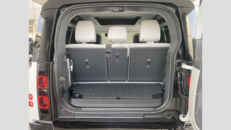 2024 認定中古車 Land Rover Defender 90 フジホワイト D350 ディーゼルマイルドハイブリッド X-Dynamic HSE