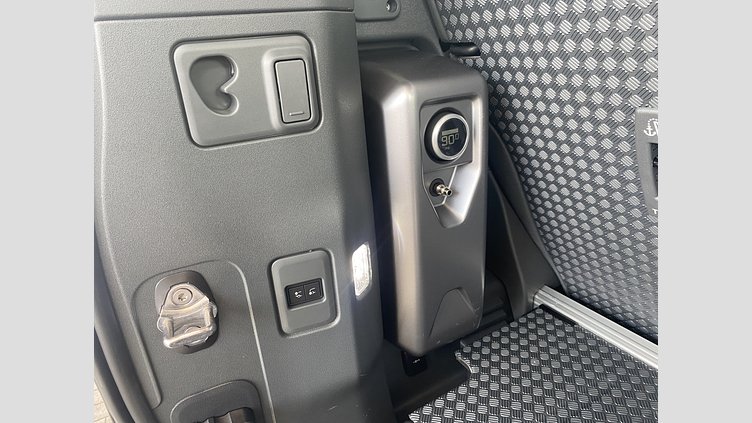 2024 認定中古車 Land Rover Defender 90 フジホワイト D350 ディーゼルマイルドハイブリッド X-Dynamic HSE