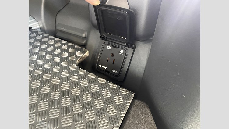 2024 認定中古車 Land Rover Defender 90 フジホワイト D350 ディーゼルマイルドハイブリッド X-Dynamic HSE