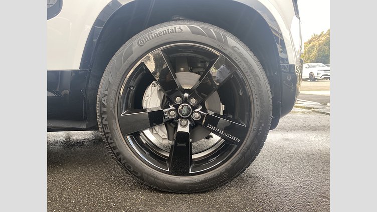 2024 認定中古車 Land Rover Defender 90 フジホワイト D350 ディーゼルマイルドハイブリッド X-Dynamic HSE