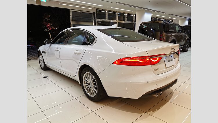 2018 認定中古車 Jaguar XF Fuji White 2.0 litre i4D Diesel ピュア