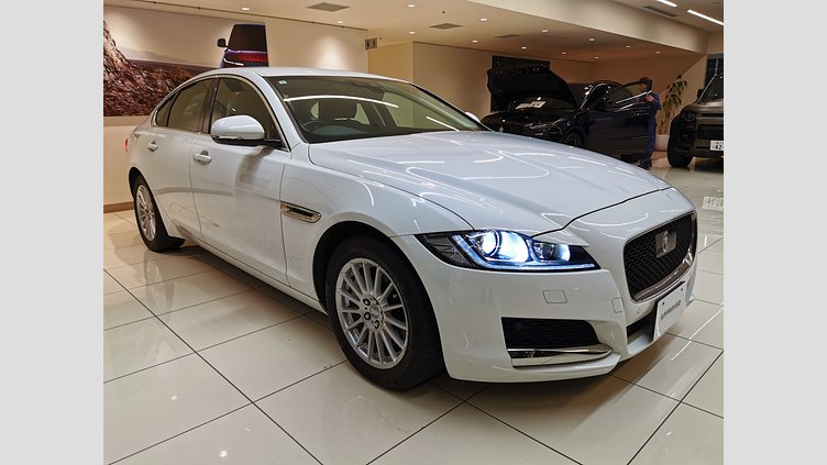 2018 認定中古車 Jaguar XF Fuji White 2.0 litre i4D Diesel ピュア