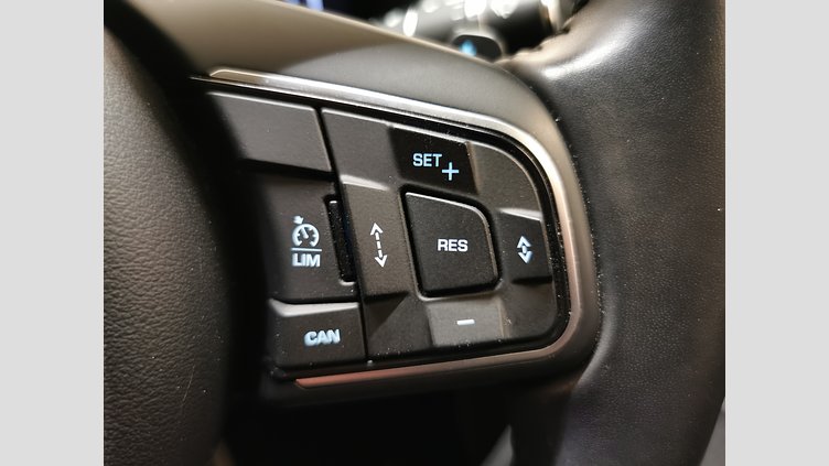 2018 認定中古車 Jaguar XF Fuji White 2.0 litre i4D Diesel ピュア