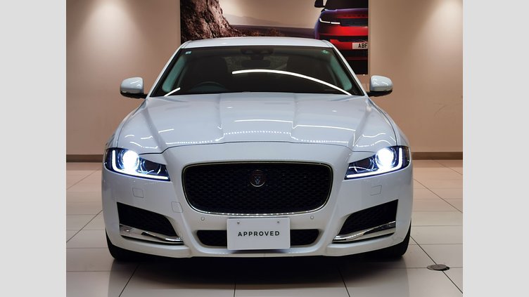 2018 認定中古車 Jaguar XF Fuji White 2.0 litre i4D Diesel ピュア