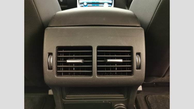 2018 認定中古車 Jaguar XF Fuji White 2.0 litre i4D Diesel ピュア