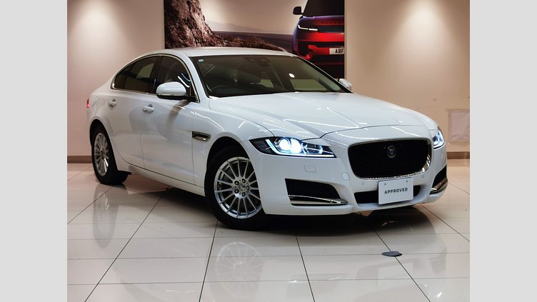 2018 認定中古車 Jaguar XF Fuji White 2.0 litre i4D Diesel ピュア