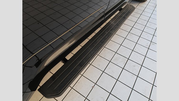 2024 認定中古車 Land Rover Defender 110 サントリーニブラック P525 ガソリン V8