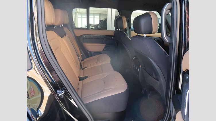 2024 認定中古車 Land Rover Defender 110 サントリーニブラック P525 ガソリン V8