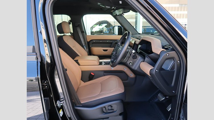 2024 認定中古車 Land Rover Defender 110 サントリーニブラック P525 ガソリン V8