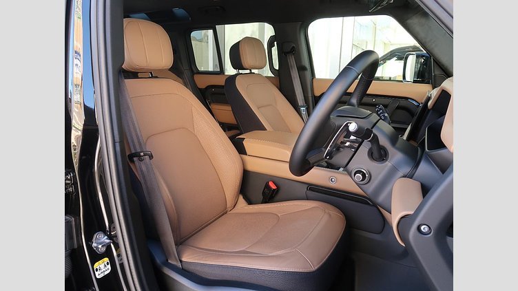 2024 認定中古車 Land Rover Defender 110 サントリーニブラック P525 ガソリン V8