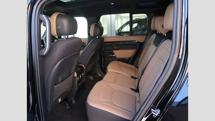 2024 認定中古車 Land Rover Defender 110 サントリーニブラック P525 ガソリン V8