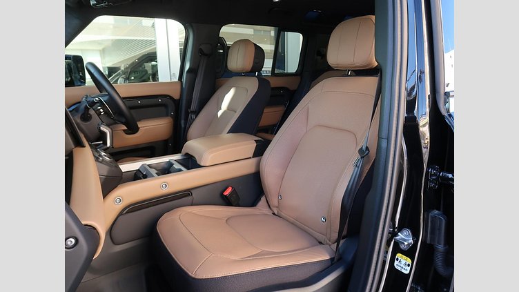 2024 認定中古車 Land Rover Defender 110 サントリーニブラック P525 ガソリン V8