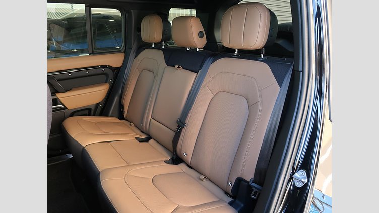 2024 認定中古車 Land Rover Defender 110 サントリーニブラック P525 ガソリン V8