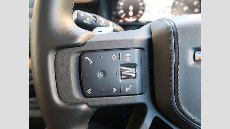 2024 認定中古車 Land Rover Defender 110 サントリーニブラック P525 ガソリン V8