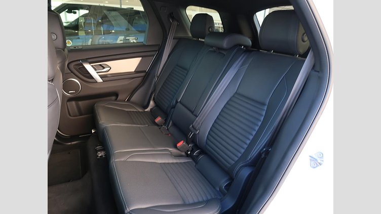 2024 認定中古車 Land Rover Discovery Sport フジホワイト プラグインハイブリッド（ガソリン） 標準ホイール Dynamic HSE