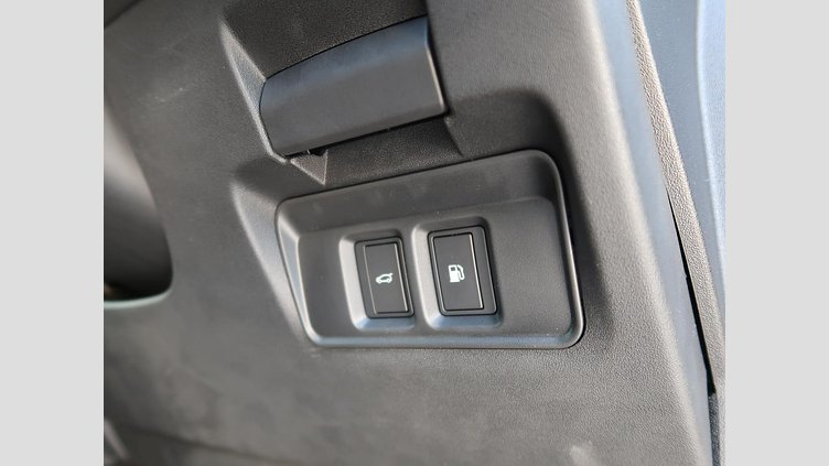 2024 認定中古車 Land Rover Discovery Sport フジホワイト プラグインハイブリッド（ガソリン） 標準ホイール Dynamic HSE