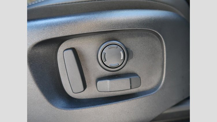 2024 認定中古車 Land Rover Discovery Sport フジホワイト プラグインハイブリッド（ガソリン） 標準ホイール Dynamic HSE