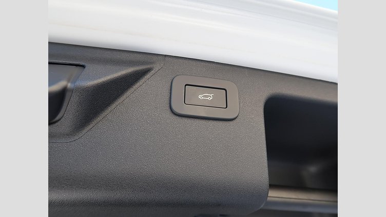 2024 認定中古車 Land Rover Discovery Sport フジホワイト プラグインハイブリッド（ガソリン） 標準ホイール Dynamic HSE