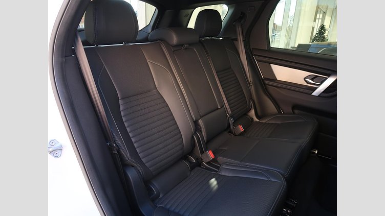 2024 認定中古車 Land Rover Discovery Sport フジホワイト プラグインハイブリッド（ガソリン） 標準ホイール Dynamic HSE