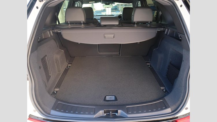 2024 認定中古車 Land Rover Discovery Sport フジホワイト プラグインハイブリッド（ガソリン） 標準ホイール Dynamic HSE