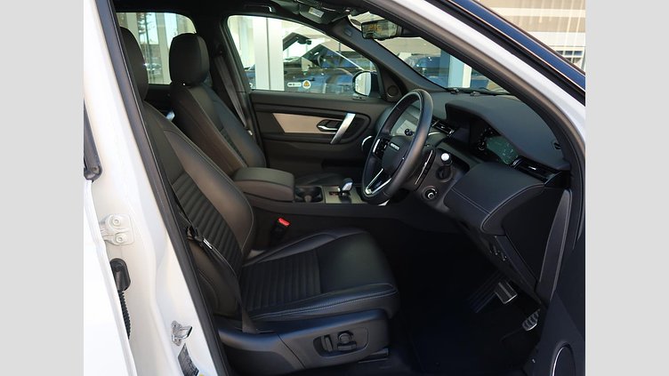 2024 認定中古車 Land Rover Discovery Sport フジホワイト プラグインハイブリッド（ガソリン） 標準ホイール Dynamic HSE