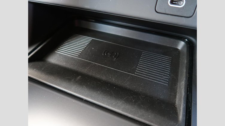 2024 認定中古車 Land Rover Discovery Sport フジホワイト プラグインハイブリッド（ガソリン） 標準ホイール Dynamic HSE