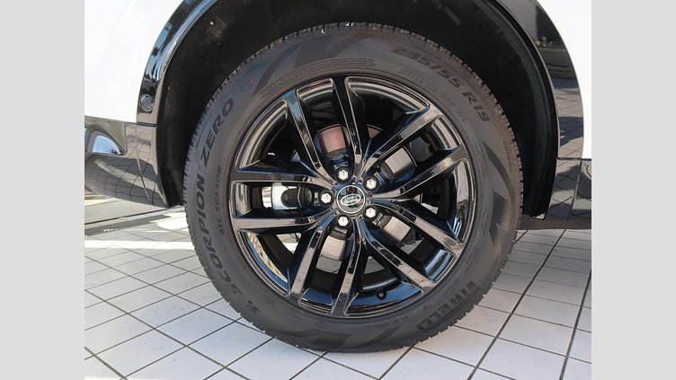 2024 認定中古車 Land Rover Discovery Sport フジホワイト プラグインハイブリッド（ガソリン） 標準ホイール Dynamic HSE