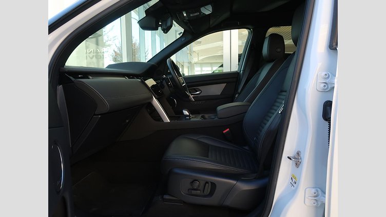 2024 認定中古車 Land Rover Discovery Sport フジホワイト プラグインハイブリッド（ガソリン） 標準ホイール Dynamic HSE