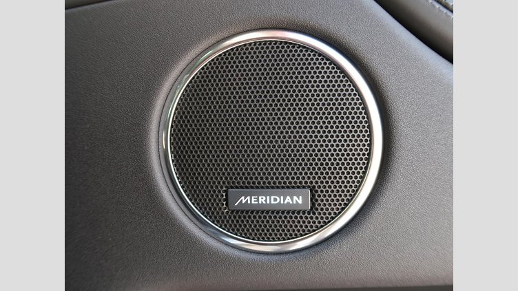 2024 認定中古車 Land Rover Discovery Sport フジホワイト プラグインハイブリッド（ガソリン） 標準ホイール Dynamic HSE