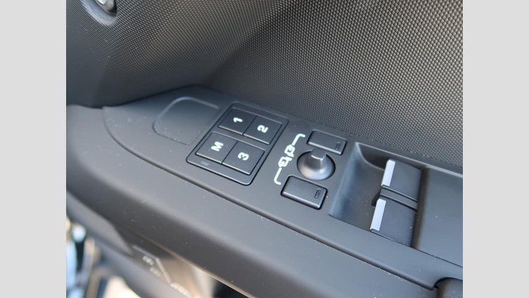 2024 認定中古車 Land Rover Defender 90 サントリーニブラック D350 ディーゼルマイルドハイブリッド X-Dynamic HSE