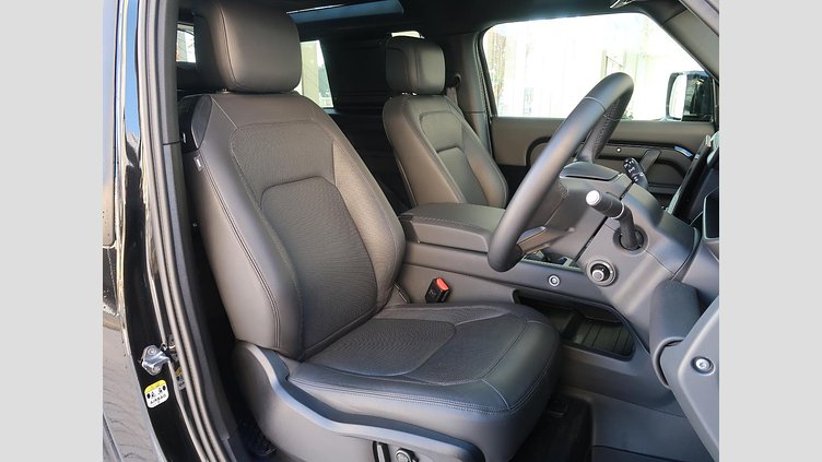 2024 認定中古車 Land Rover Defender 90 サントリーニブラック D350 ディーゼルマイルドハイブリッド X-Dynamic HSE