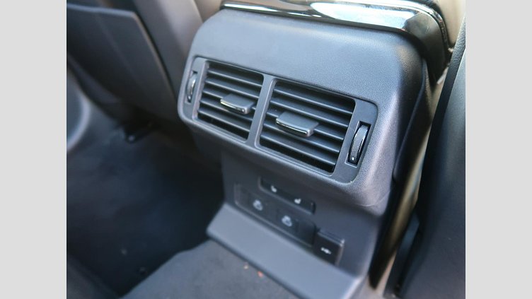 2024 認定中古車 Land Rover Range Rover Velar シャラントグレイ P400eプラグインハイブリッド（ガソリン） スタンダードホイールベース Dynamic SE