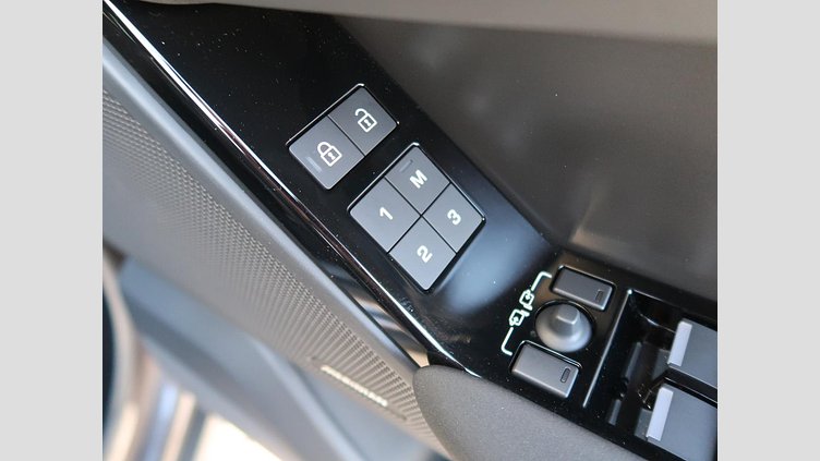 2024 認定中古車 Land Rover Range Rover Velar シャラントグレイ P400eプラグインハイブリッド（ガソリン） スタンダードホイールベース Dynamic SE