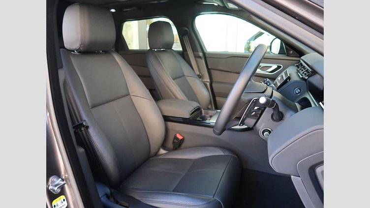 2024 認定中古車 Land Rover Range Rover Velar シャラントグレイ P400eプラグインハイブリッド（ガソリン） スタンダードホイールベース Dynamic SE