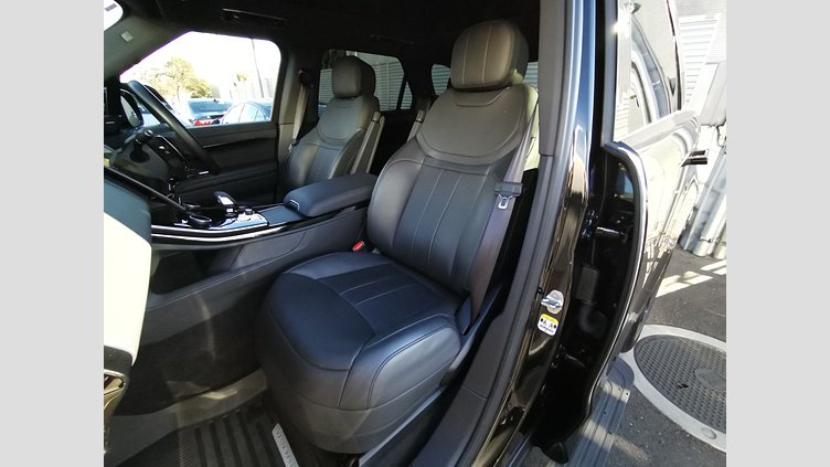 2023 認定中古車 Land Rover Range Rover Sport サントリーニブラック 3.0リッター6気筒300PSターボチャージドディーゼルMHEV（オートマチック） DYNAMIC HSE