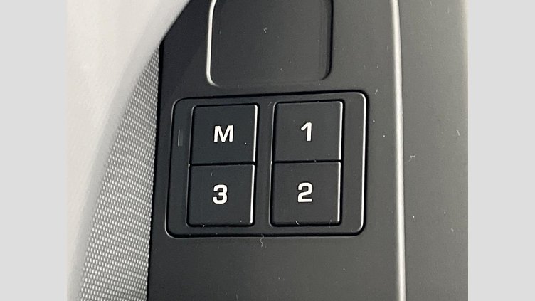 2025 認定中古車 Land Rover Defender 110 Fuji White 4WD XーダイナミックHSE