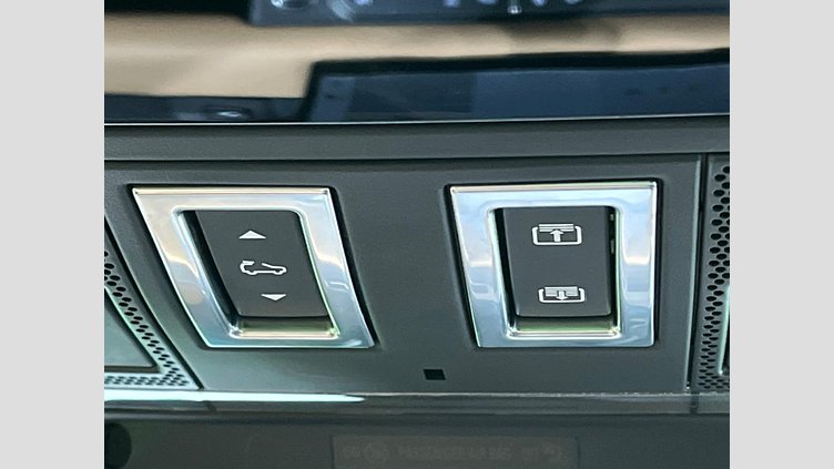 2025 認定中古車 Land Rover Defender 110 Fuji White 4WD XーダイナミックHSE