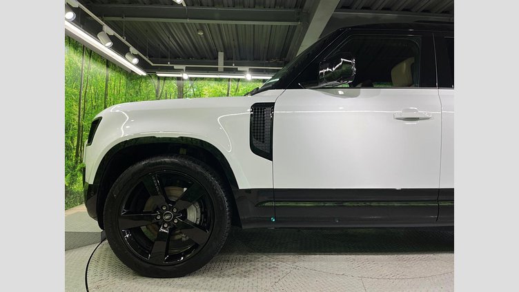 2025 認定中古車 Land Rover Defender 110 Fuji White 4WD XーダイナミックHSE