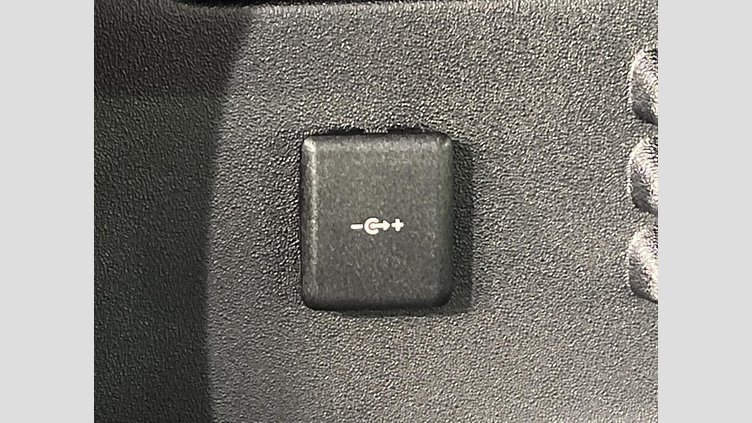 2025 認定中古車 Land Rover Defender 110 Fuji White 4WD XーダイナミックHSE