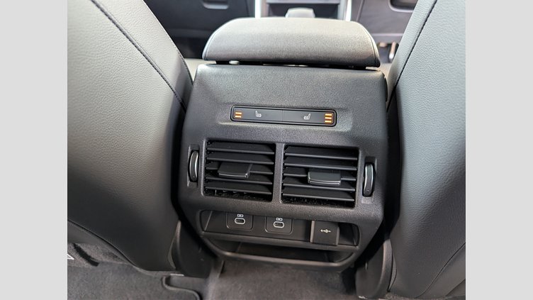 2024 認定中古車 Land Rover Discovery Sport Santorini Black AT ダイナミックSE　D200