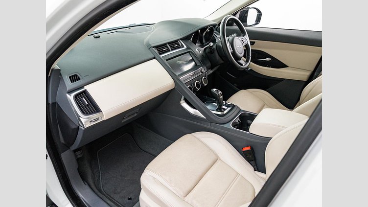 2018 認定中古車 Jaguar E-Pace フジホワイト P250 オートマチック全輪駆動 SE