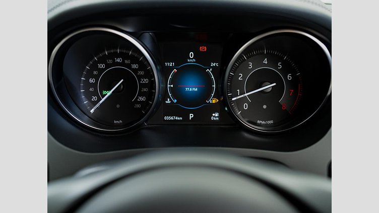 2018 認定中古車 Jaguar E-Pace フジホワイト P250 オートマチック全輪駆動 SE