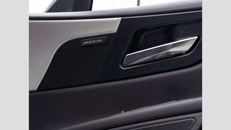 2015 認定中古車 Jaguar XE Firenze Red 2.0PET プレステージ　2.0t