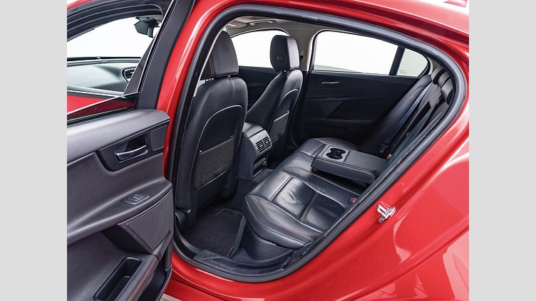 2015 認定中古車 Jaguar XE Firenze Red 2.0PET プレステージ　2.0t